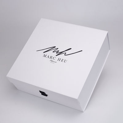 Caja de empaquetado blanca plegable del papel de lujo magnético 185g para la ropa