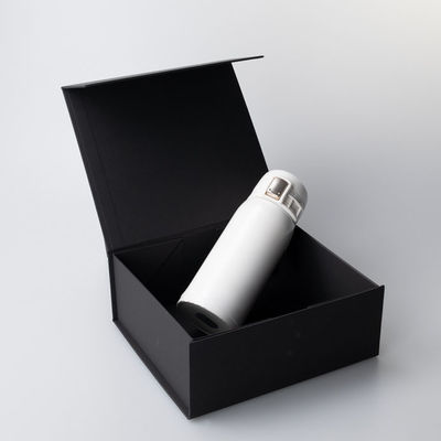 157gsm Art Paper Black Gift Box con el empaquetado magnético rígido plegable de la tapa