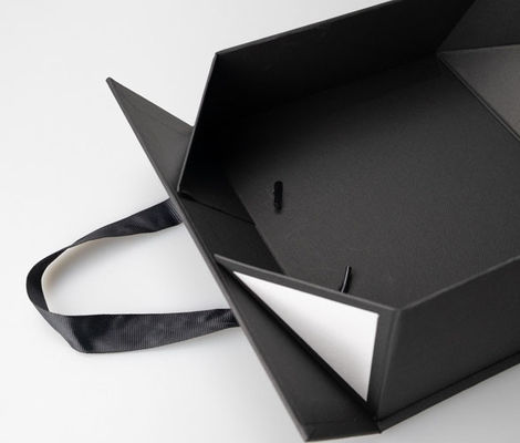 157gsm Art Paper Black Gift Box con el empaquetado magnético rígido plegable de la tapa