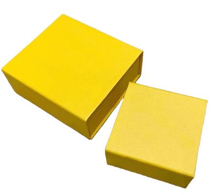 El rectángulo acanalado 80gsm compensó el regalo de papel caja de embalaje color de CMYK