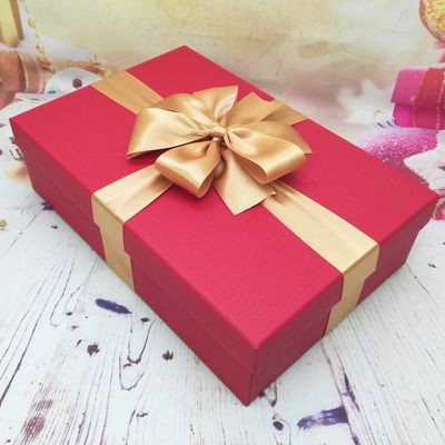 La Navidad pega CMYK que el regalo magenta caja de embalaje de cartón corrugado
