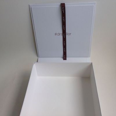 Caja de regalo rígida plegable de la Navidad 900GSM de la cartulina 1.5m m por completo blanca