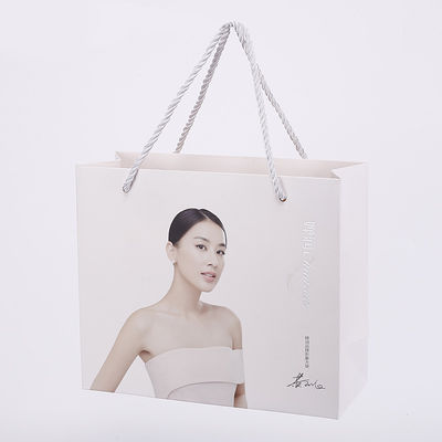 Empaquetado imprimible del regalo de las bolsas de papel de Matt Logo Common los 28*15*28cm