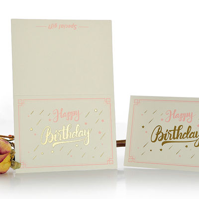 La tarjeta de la invitación del papel de la boda 350gsm Kraft del cumpleaños con envuelve