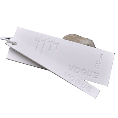 PVC grabado en relieve Hang Tags For Clothing de encargo lavable de Eco de la marca