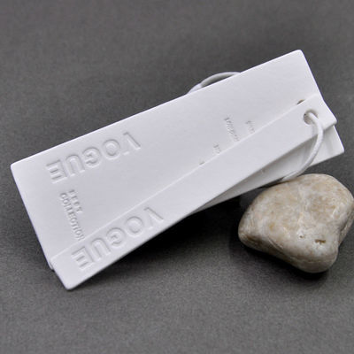 PVC grabado en relieve Hang Tags For Clothing de encargo lavable de Eco de la marca