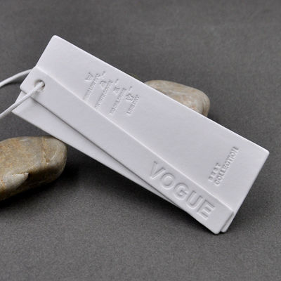 PVC grabado en relieve Hang Tags For Clothing de encargo lavable de Eco de la marca