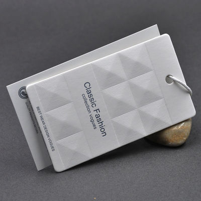 El OEM Debossing grabado en relieve DIY personalizó a Hang Tag With String