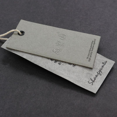 Logotipo 350g Kraft Hang Tags With String de encargo de papel de Debossed