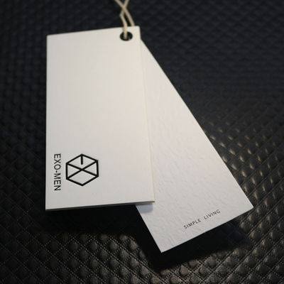 Logotipo 350g Kraft Hang Tags With String de encargo de papel de Debossed