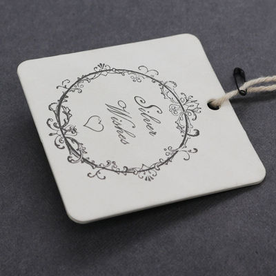 Logotipo 350g Kraft Hang Tags With String de encargo de papel de Debossed