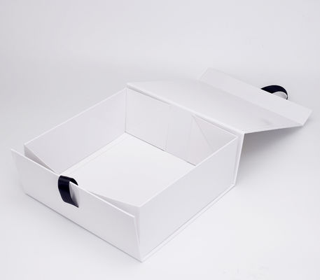 Caja de empaquetado blanca plegable del papel de lujo magnético 185g para la ropa
