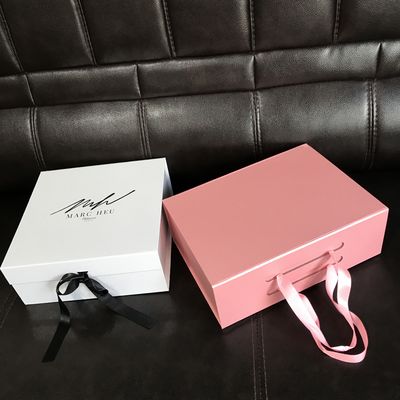 Caja de regalo plegable magnética del plegamiento CMYK PMS del cumpleaños con la cinta