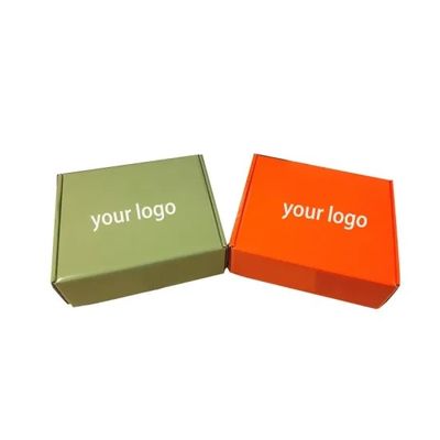 Color de encargo de empaquetado de las cajas de la cartulina de la ropa de lujo del regalo CMYK