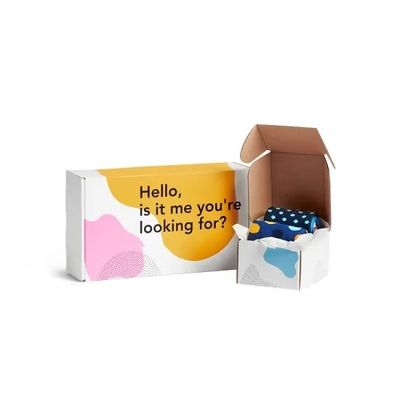 Color de encargo de empaquetado de las cajas de la cartulina de la ropa de lujo del regalo CMYK